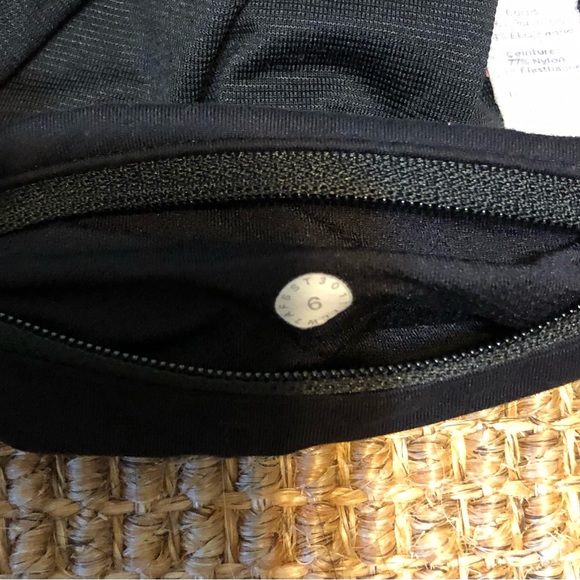 Lululemon Speed Short Formation Alpine White Black NWT Size 6 - Picture 4 of 8